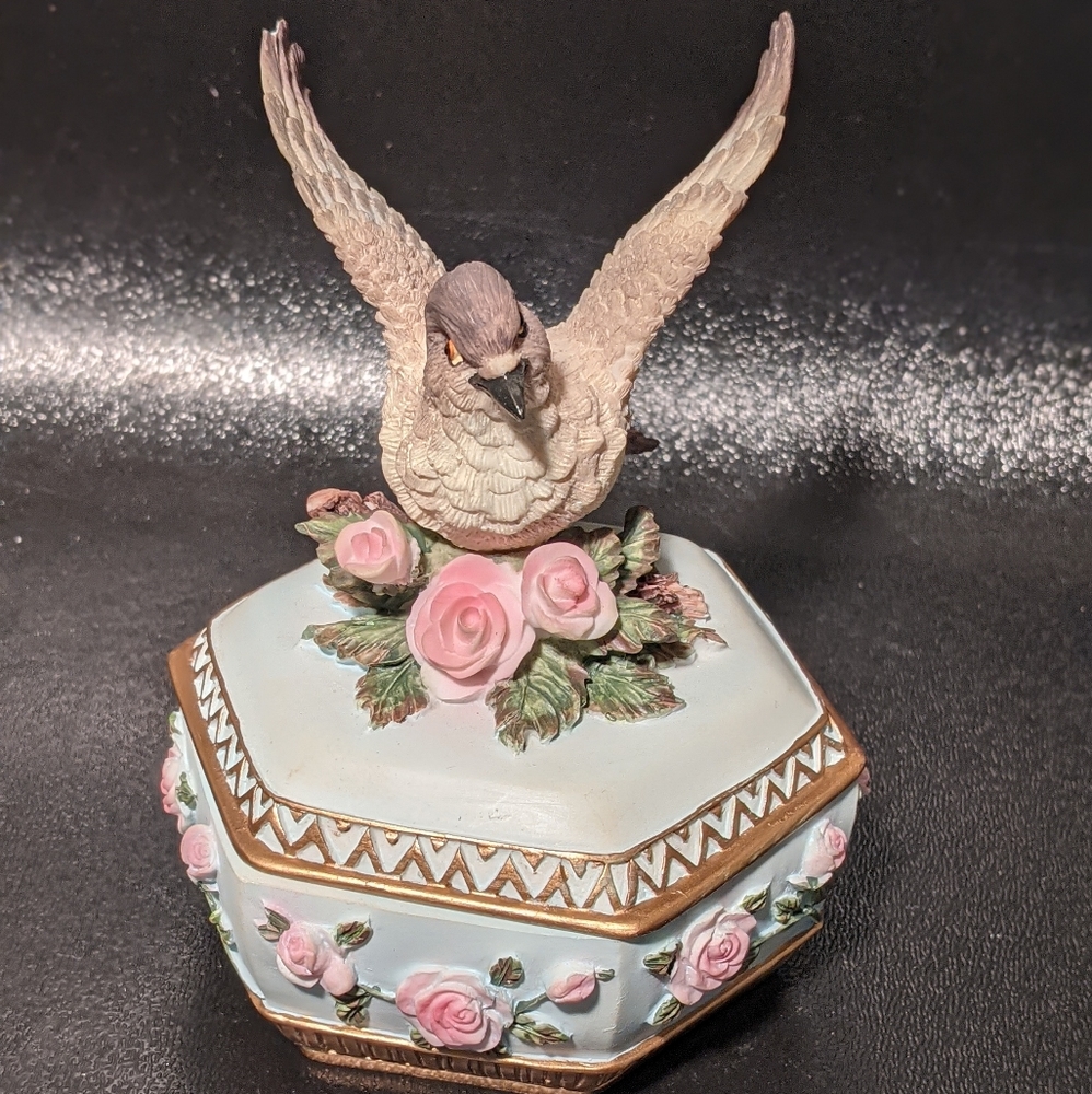 Heritage House Ceramic Hummingbird Music Box